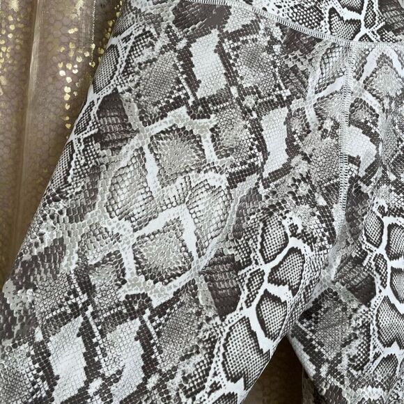 Victorias Secret Love Cloud Crossover Snake Skin Print Leggings Size 10 NWOT - Picture 5 of 8